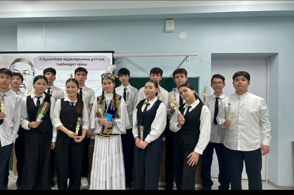Қазақ тілі әдістемелік бірлестігінің ұйымдастыруымен 10–21 қараша аралығында «Тіл мен өнер – халықтың айнасы» тақырыбында қазақ тілі мен әдебиетінің онкүндігі өткізілді.  Методическим объединением казахского языка и литературы с 10 по 21 ноября была